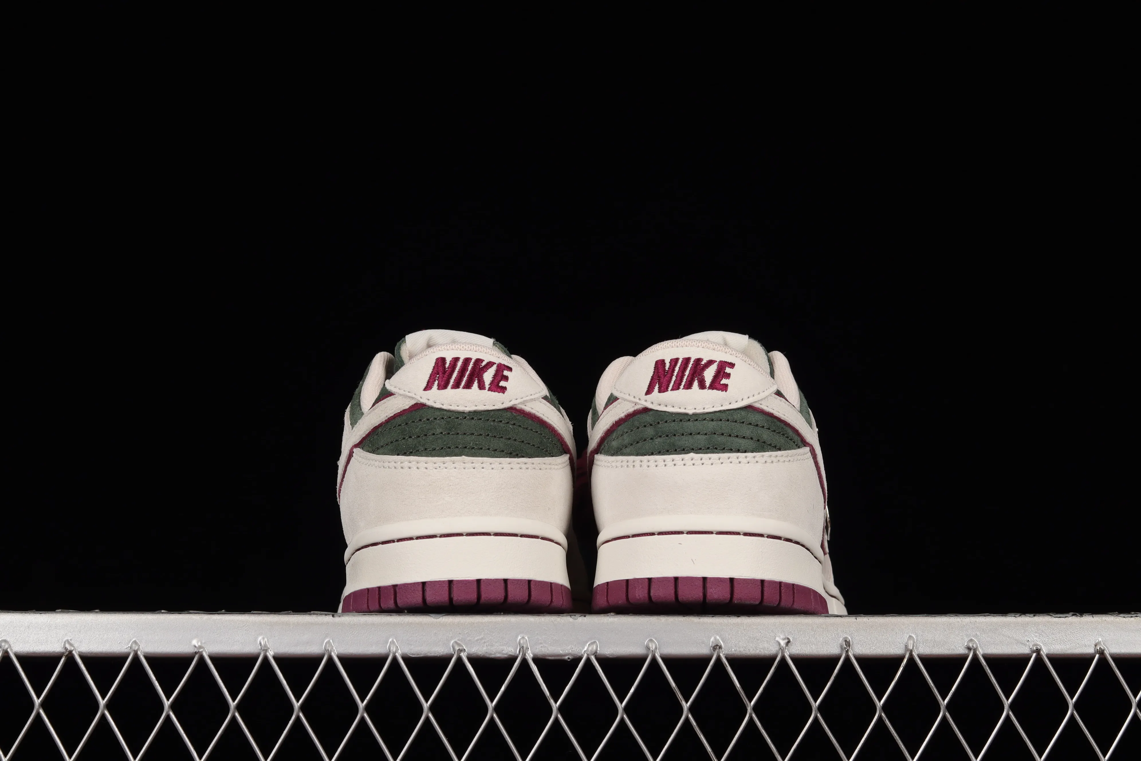 All Categories Nk SB Dunk Series Nk SB Dunk Low Low-top sneakers Otomo Katsuhiro x Nk SB Dunk Low "Steamboy OST" Otomo Katsuhiro co-branded SB low-top sports and leisure sneakers LF0039-013
